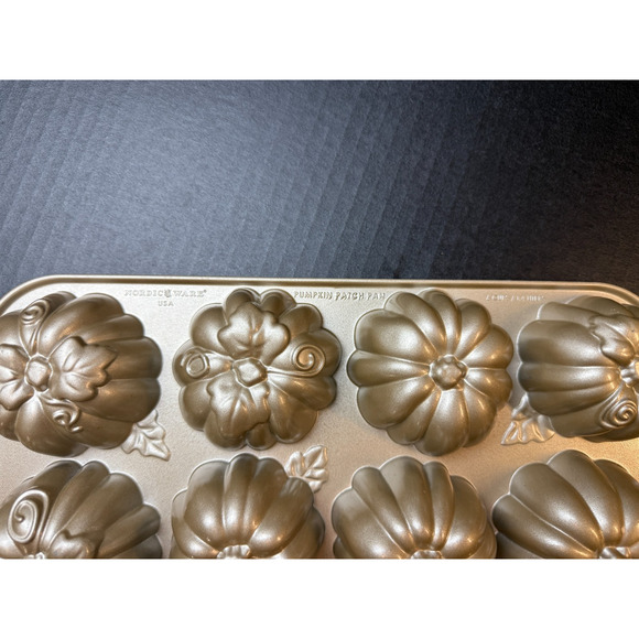 Nordic Ware Pumpkin Patch Pan 12 Mini Bundts 6 Cups - Picture 3 of 8